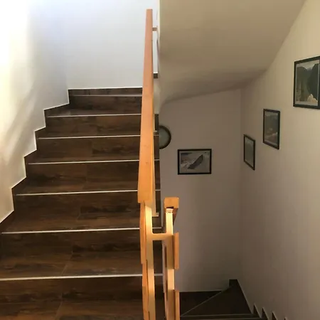 Horalka Alpesi faház Deménvölgy